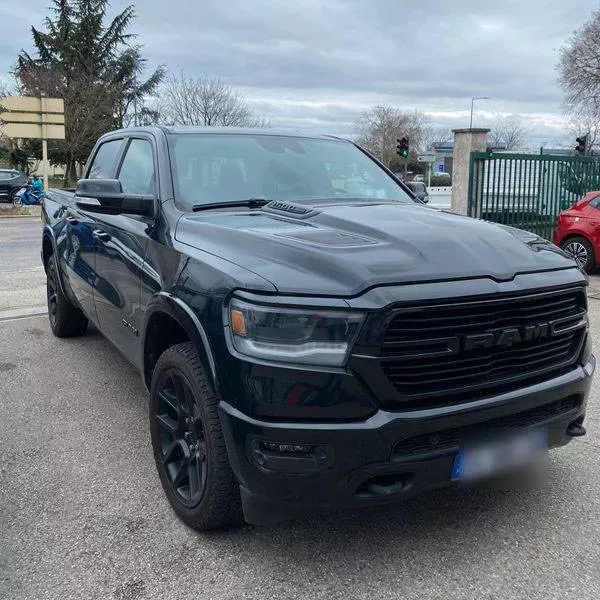 Dodge RAM 1500 Laramie FULL BLACK 5.7 V8 HEMI